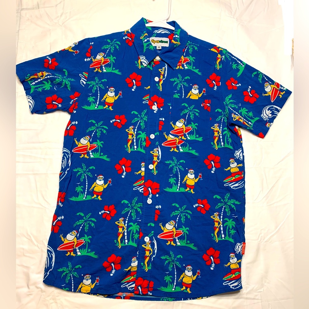 Tipsy Elves brand men’s Hawaiian style Santa Christmas button shirt.